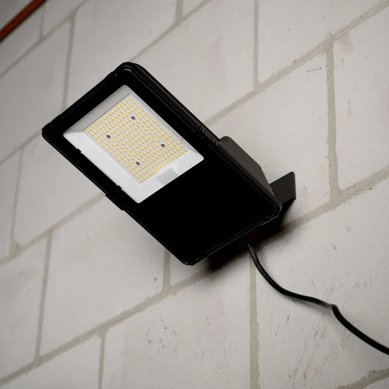 Außen-LED-Strahler 50 Watt CREE 7.750lm IP66 neutralweiß Korrosivität C4 - LED's Light Pro