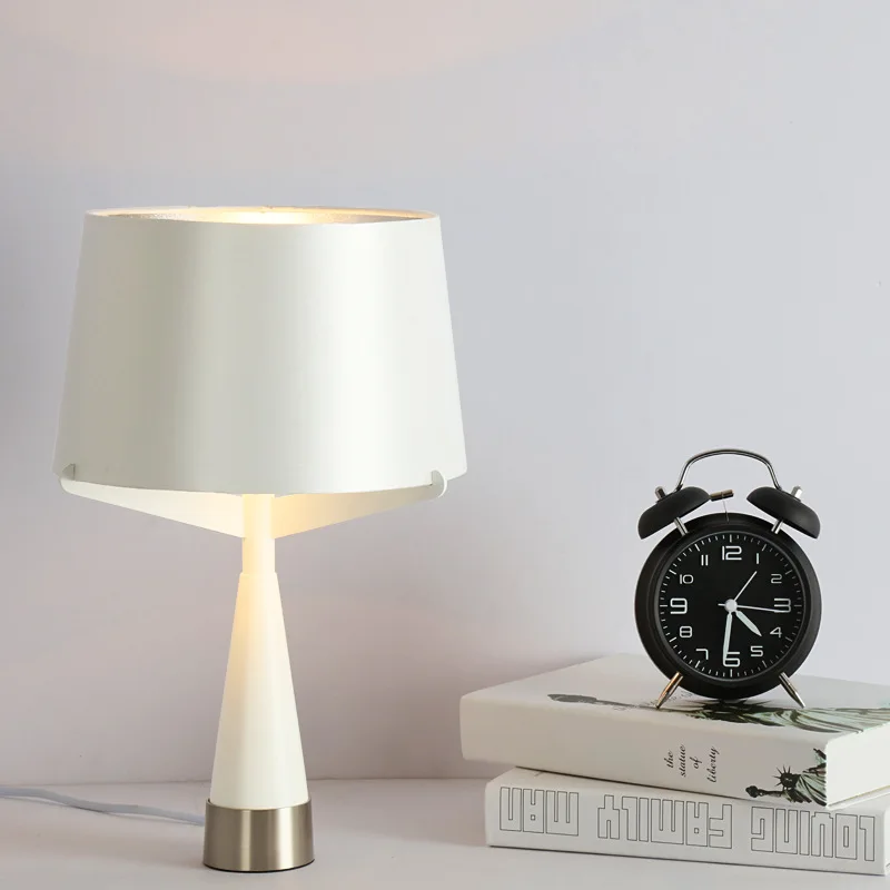 Vielseitige Tischlampe Zeitloses und Modernes Design – Astrovéa