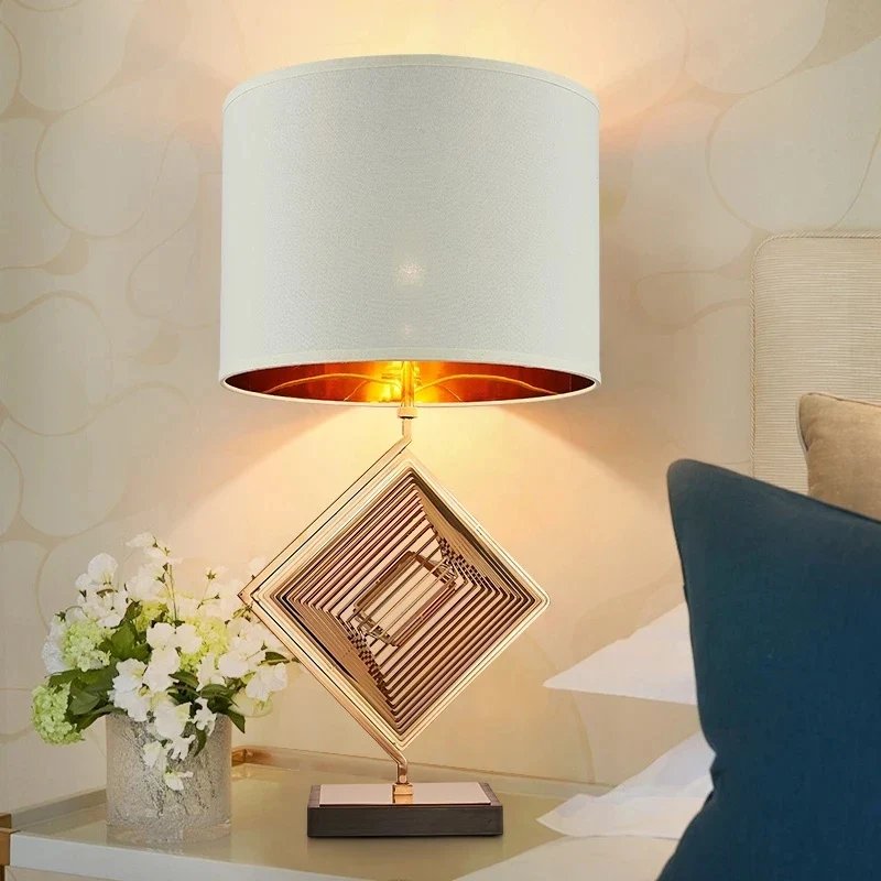 Design-Nachttischlampe mit anspruchsvollem Stil, prestigeträchtige Atmosphäre – Zirconis