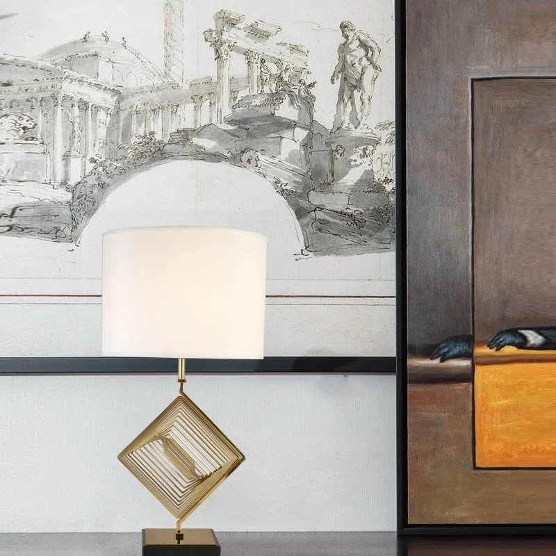 Design-Nachttischlampe mit anspruchsvollem Stil, prestigeträchtige Atmosphäre – Zirconis