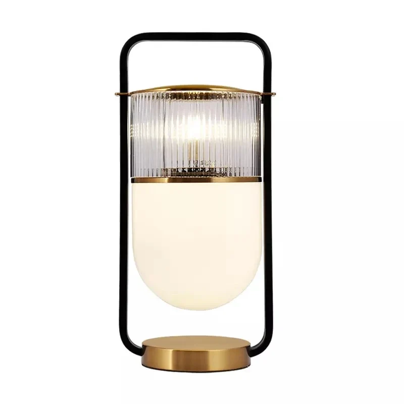 Skulpturale Nachttischlampe im zeitgenössischen Stil, inspiriert vom europäischen Design – Nébula