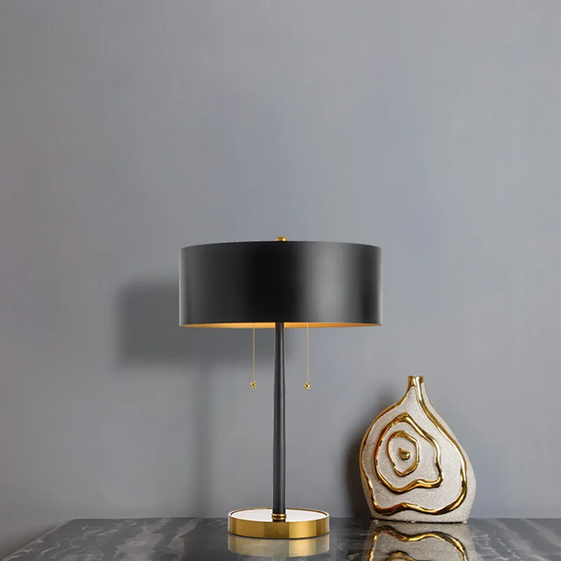 Nachttischlampe – Eleganter postmoderner Stil – Gemütliche Atmosphäre – Pietralis