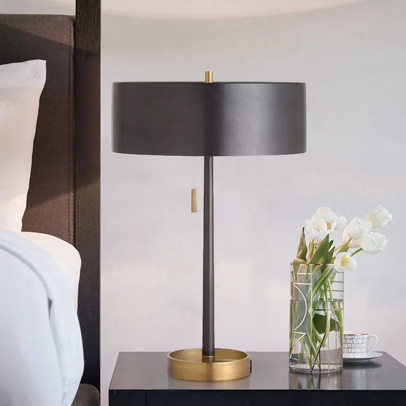 Nachttischlampe – Eleganter postmoderner Stil – Gemütliche Atmosphäre – Pietralis