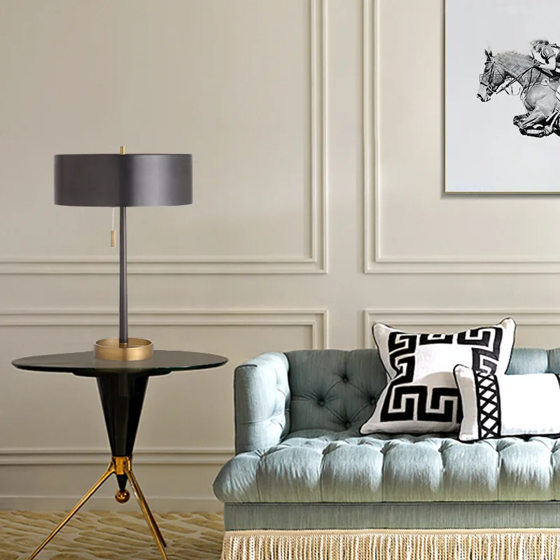 Nachttischlampe – Eleganter postmoderner Stil – Gemütliche Atmosphäre – Pietralis