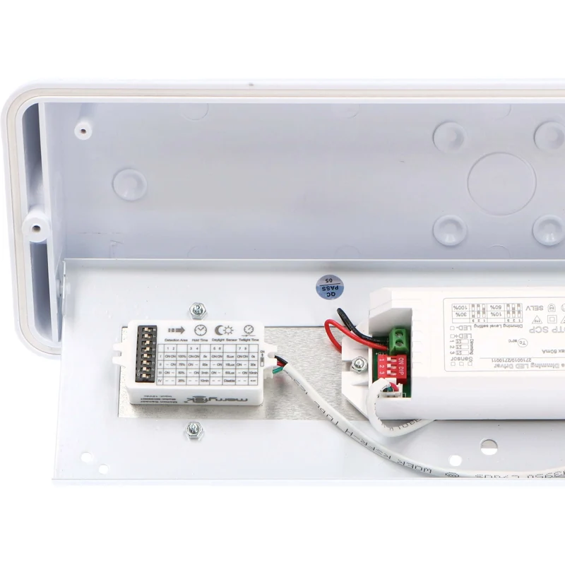 MultiLED Feuchtraumleuchte IP65 Bewegungssensor Lichtfarbe und Dimmung einstellbar schlagfest IK09 - LED's Light Pro