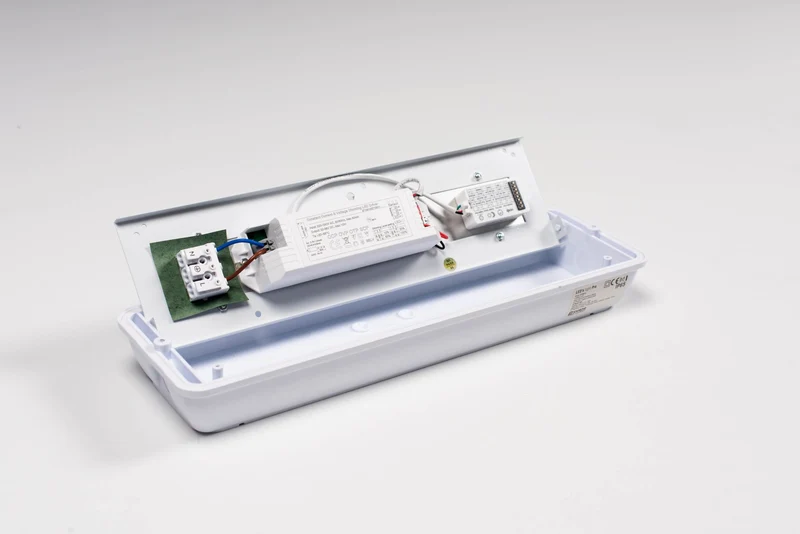 MultiLED Feuchtraumleuchte IP65 Bewegungssensor Lichtfarbe und Dimmung einstellbar schlagfest IK09 - LED's Light Pro