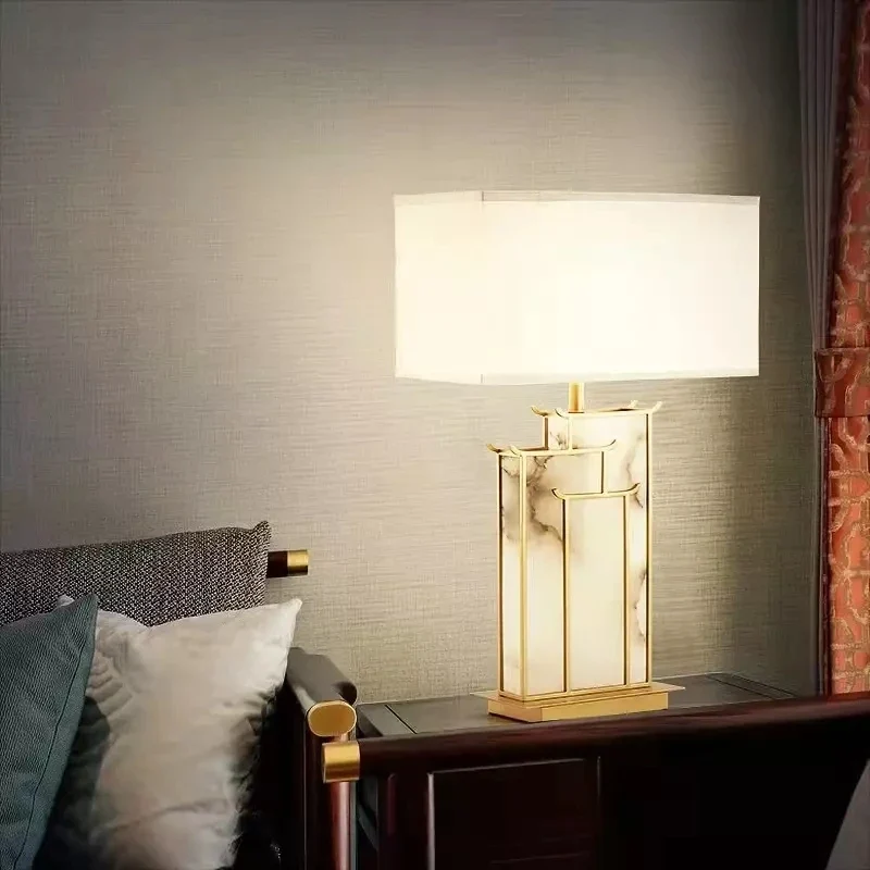Elegante Lampe mit einstellbarem Licht für stilvolles Interieur – Zéria