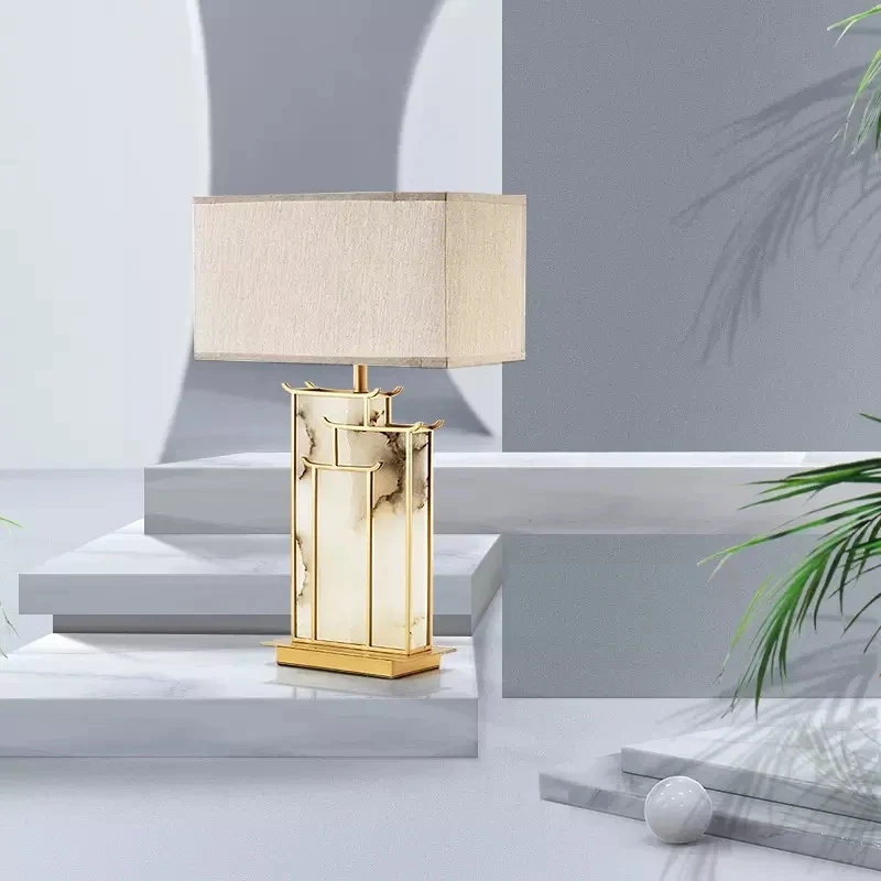 Elegante Lampe mit einstellbarem Licht für stilvolles Interieur – Zéria