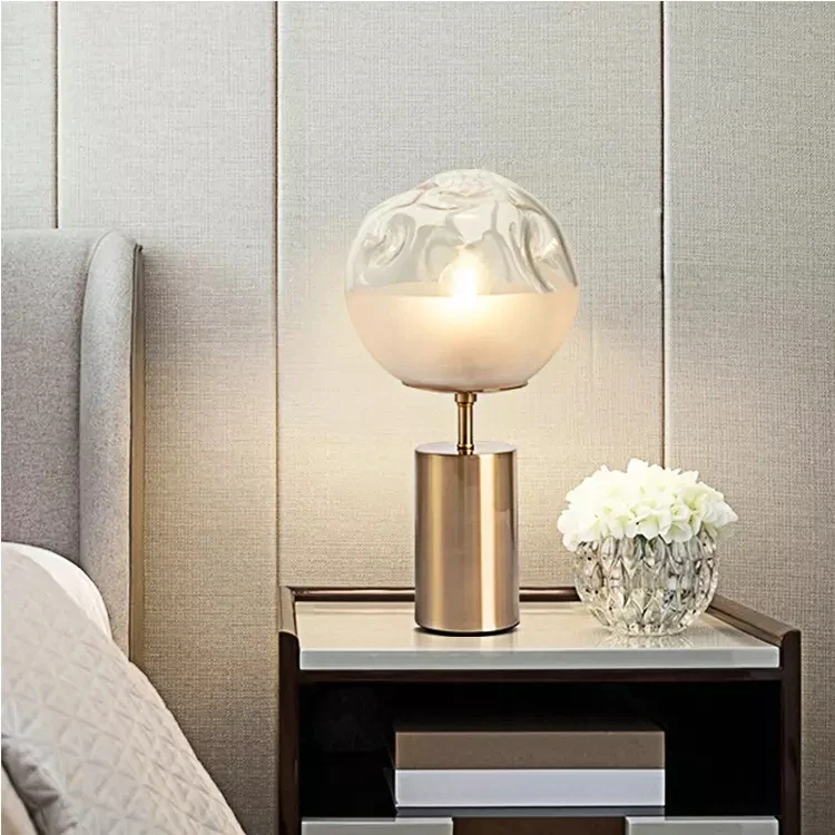 Verstellbare Nachttischlampe aus Glas und Metall, zeitlos schick – Orys