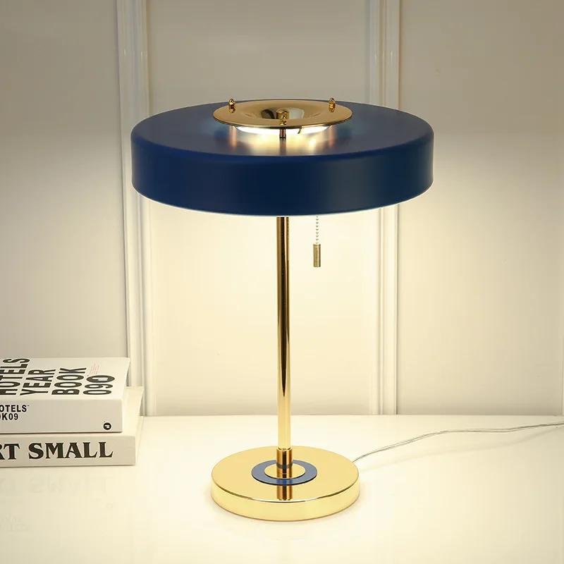 Handgefertigte Skulpturale Premium-Nachttischlampe – Zephyr