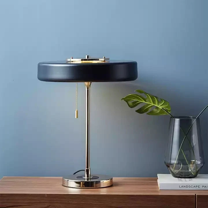 Handgefertigte Skulpturale Premium-Nachttischlampe – Zephyr