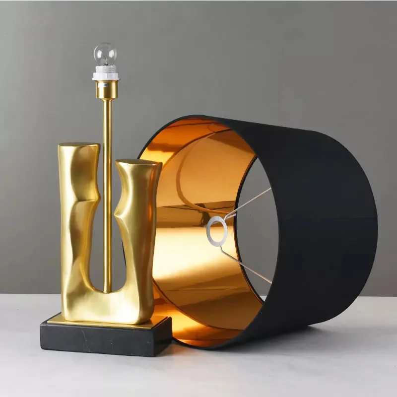 Stellan Lampe – Visueller Komfort in Gold & Schwarz – Elegante und skulpturale Ausführung