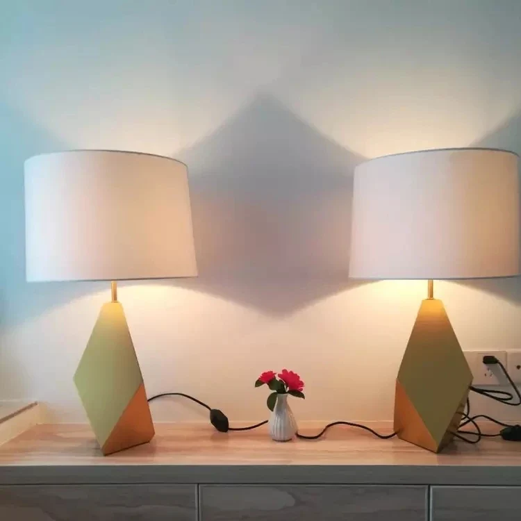 Nachttischlampe mit origineller Silhouette und sanfter Beleuchtung – Dorélis