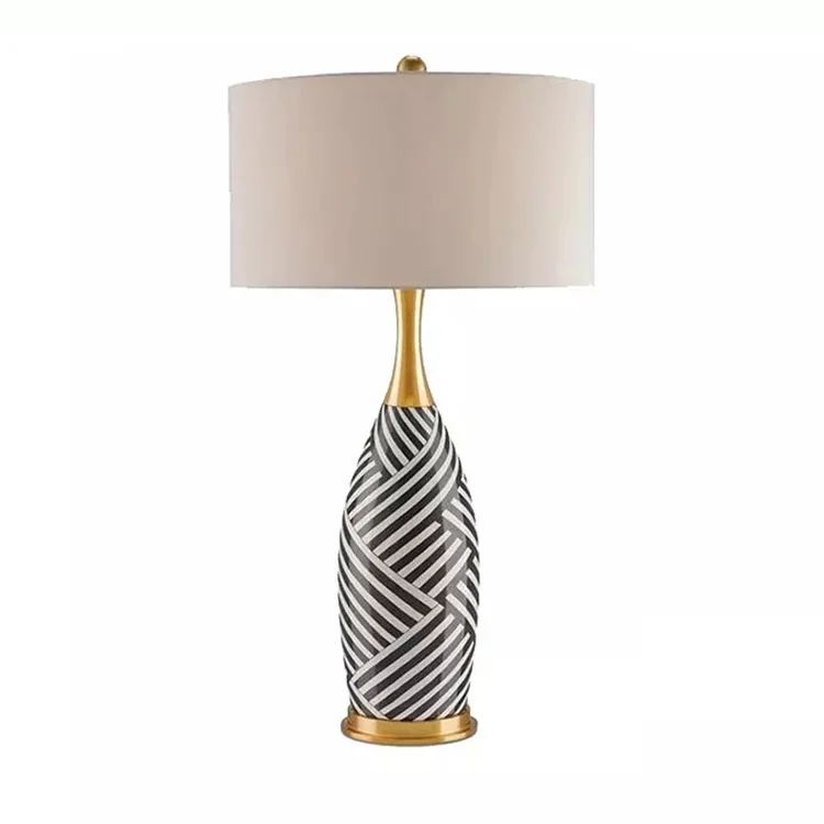 Schicke Tischlampe im modernen und wilden Stil – Zebra