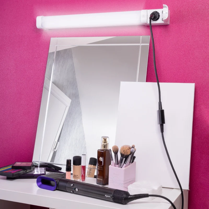 LED-Spiegelleuchte 15W dimmbar Steckdose 60cm CCT CRI90 IP44 - LED's Light