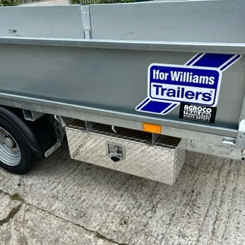 Riffelblech-Aufbewahrungsbox für Anhänger aus Aluminium / 660 x 230 x 235 mm