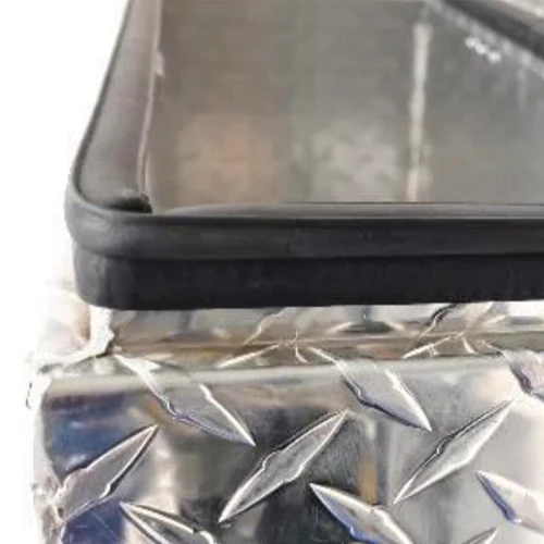 Riffelblech-Aufbewahrungsbox für Anhänger aus Aluminium / 660 x 230 x 235 mm