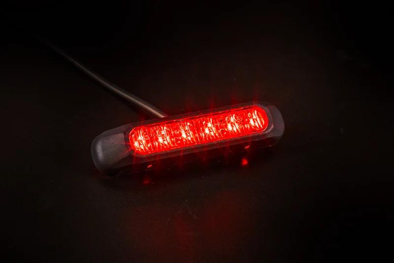 Fristom LED-Blitzlicht mit dunkel getönter Linse / Rot