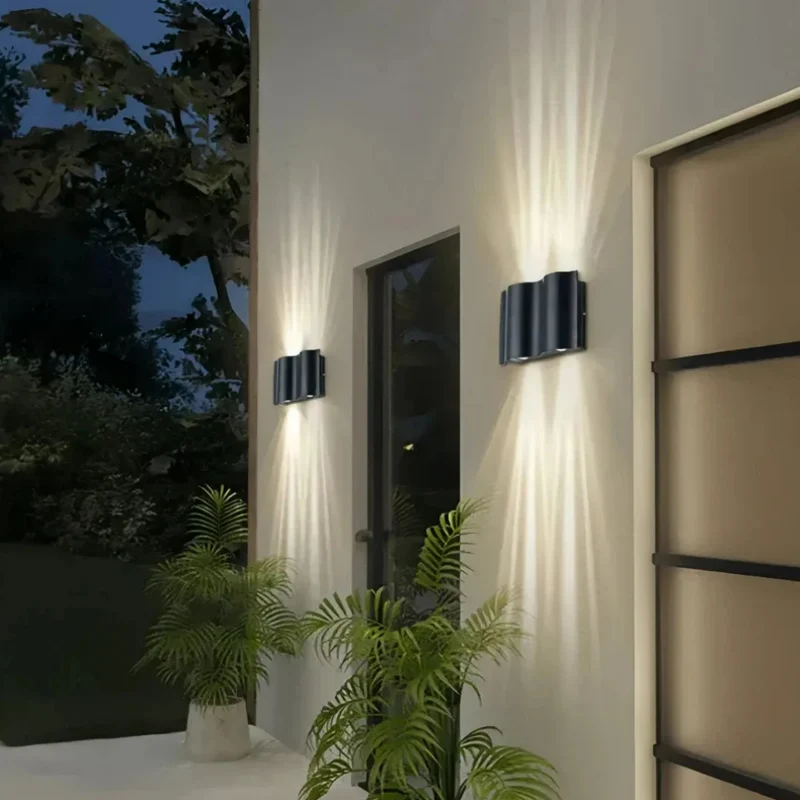 Moderne LED-Außenwandleuchte Up & Down in Schwarz – IP65