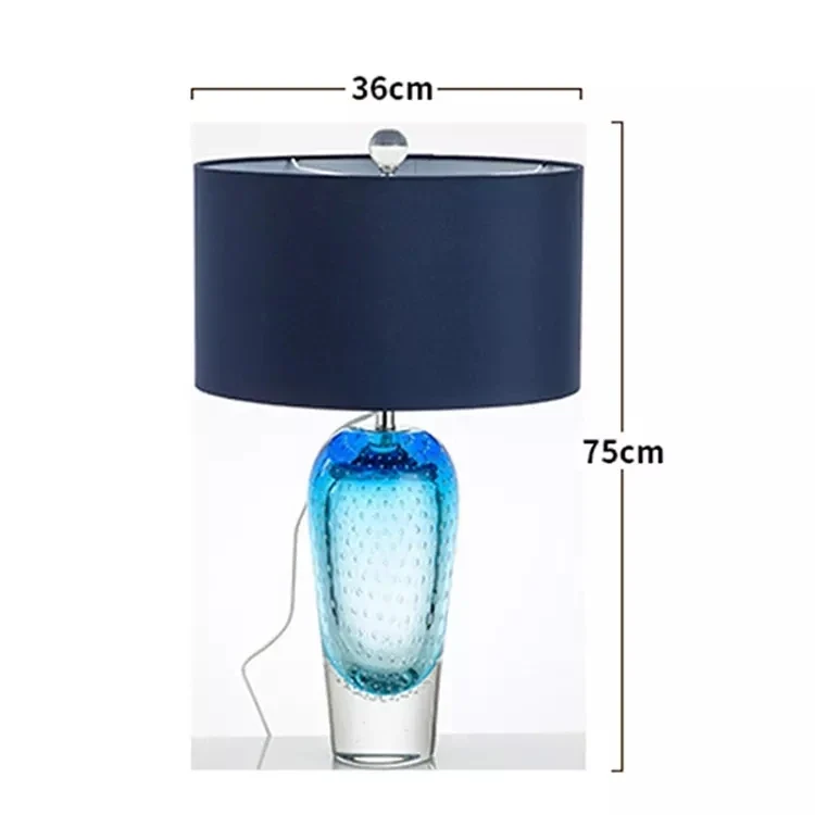 Farbige Lampe mit elegantem Design und gemütlicher Atmosphäre – Brezza