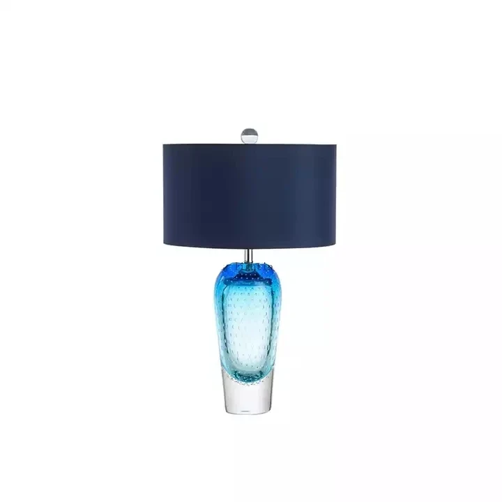 Farbige Lampe mit elegantem Design und gemütlicher Atmosphäre – Brezza