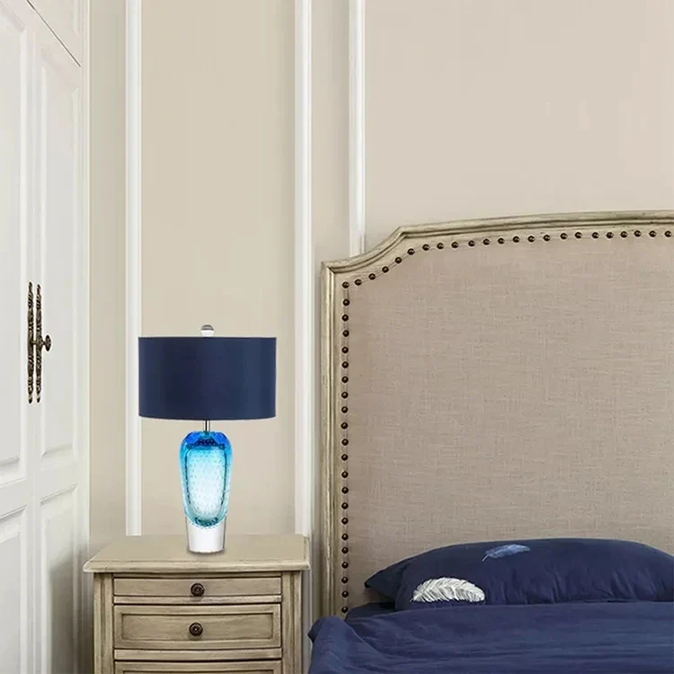 Farbige Lampe mit elegantem Design und gemütlicher Atmosphäre – Brezza