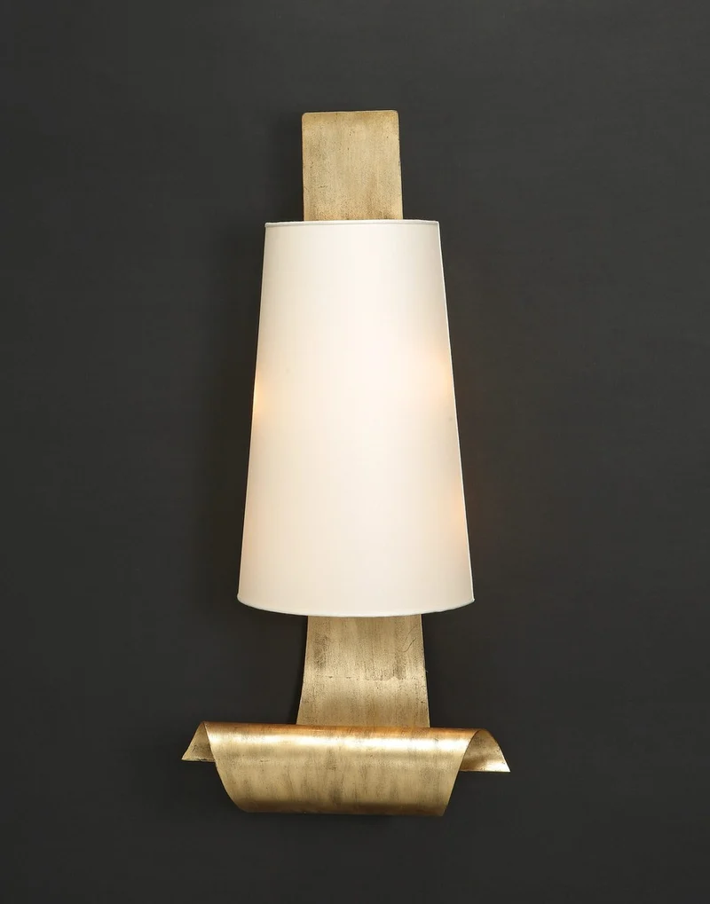 Casa Padrino Luxus Wandleuchte Antikgold B. 37 x H. 75 cm - Handgefertigte Wandleuchte aus Schmiedeeisen mit Voluten - Luxus Kollektion - Edel & Prunkvoll