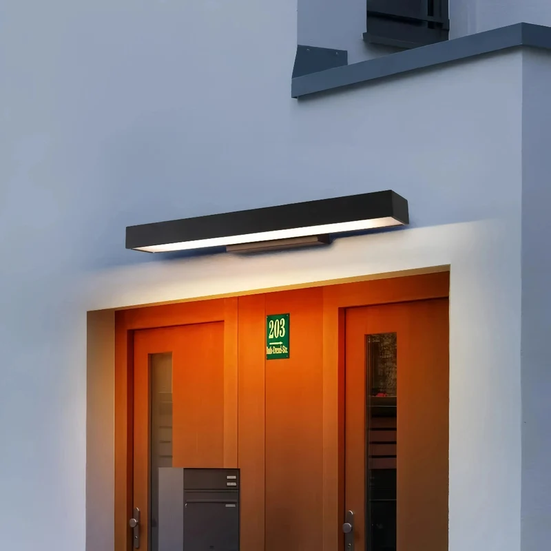 Moderne LED Außenwandleuchte mit Bewegungsmelder in Schwarz, IP65, 32–80 cm