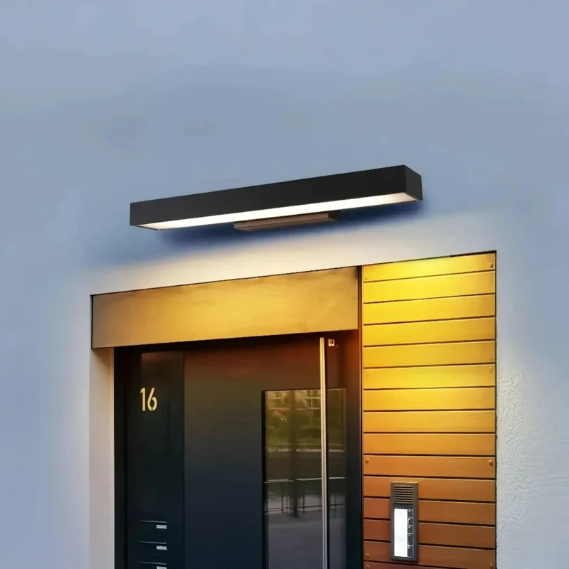 Moderne LED Außenwandleuchte mit Bewegungsmelder in Schwarz, IP65, 32–80 cm