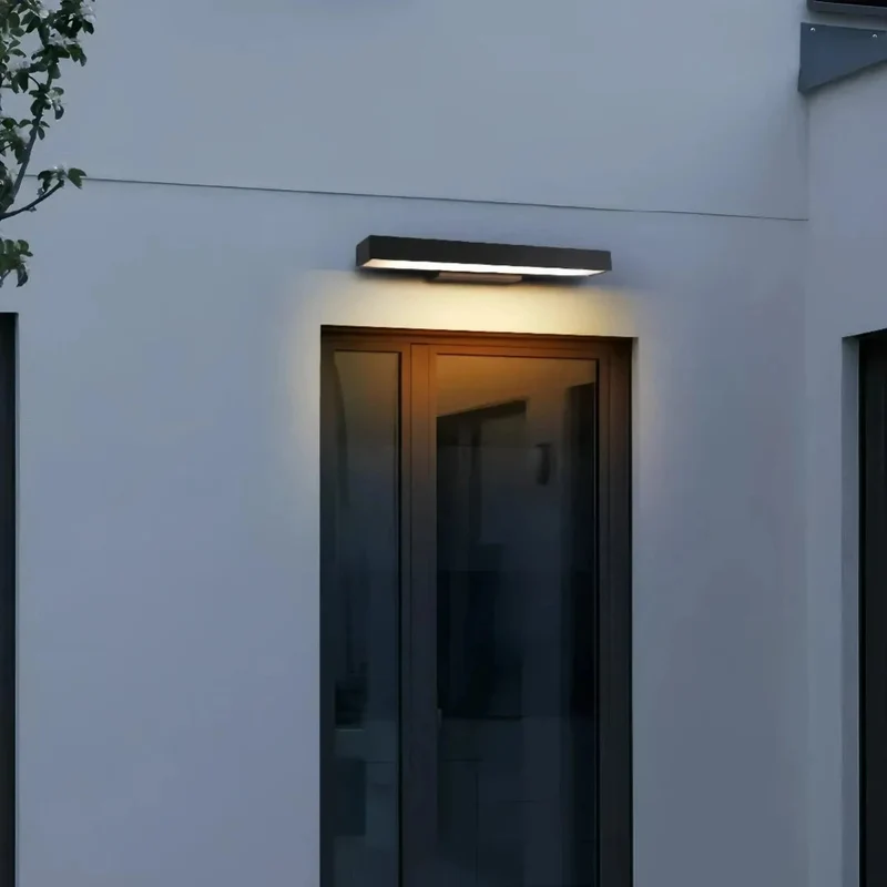 Moderne LED Außenwandleuchte mit Bewegungsmelder in Schwarz, IP65, 32–80 cm
