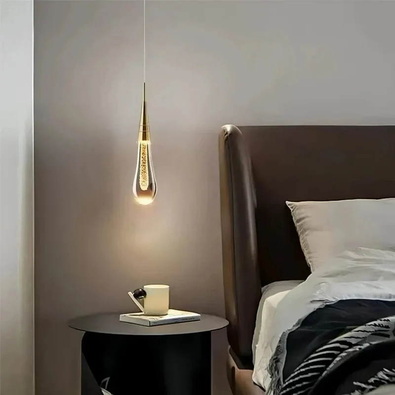 LED Kristall Pendelleuchte im Wassertropfen Design für das Schlafzimmer