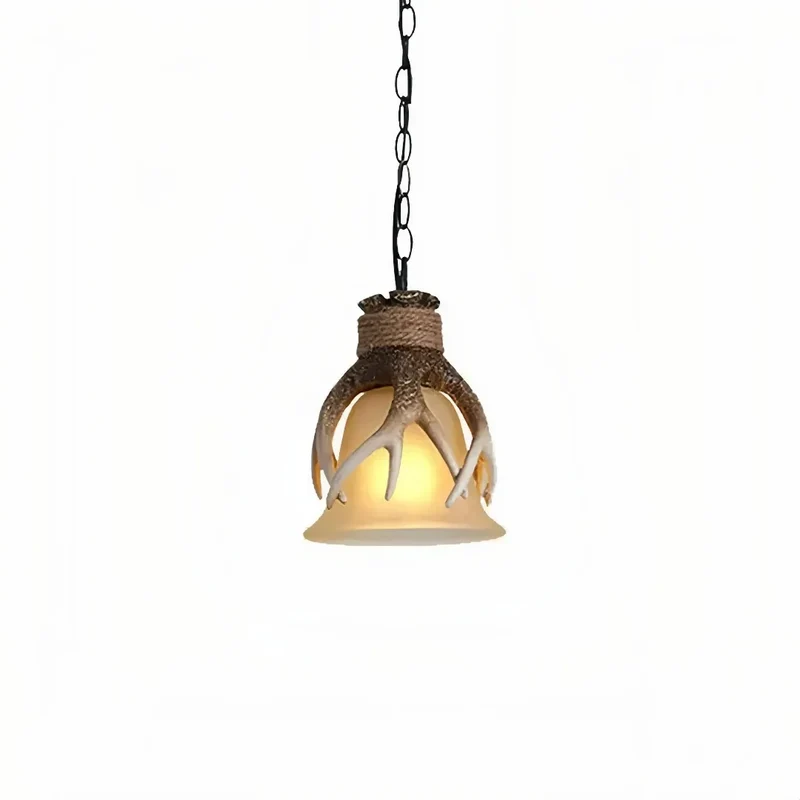 Kleine Pendelleuchte Geweih im Landhausstil für Esszimmer