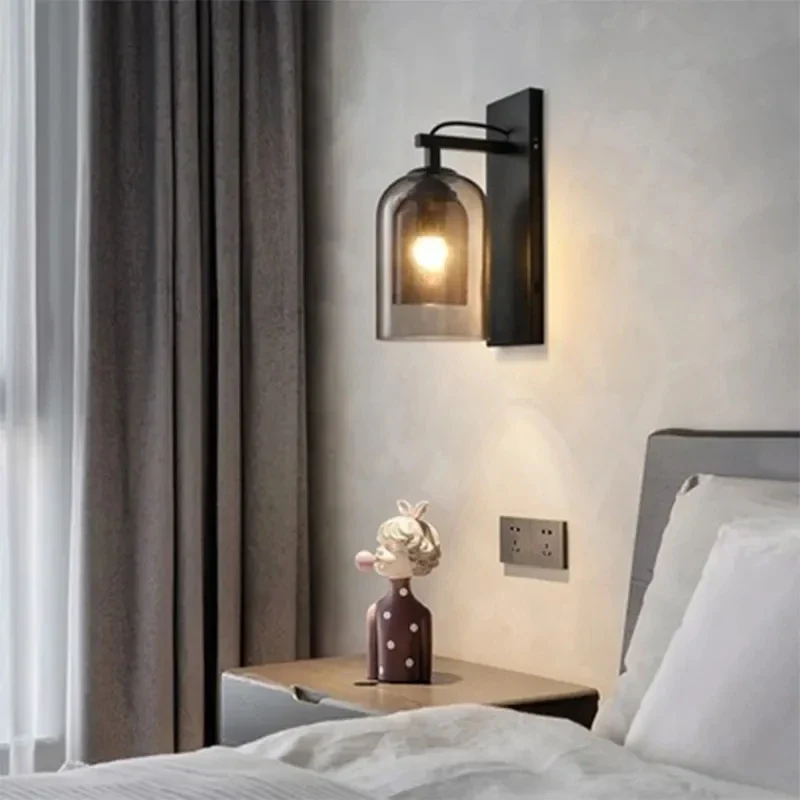 Moderne und langlebige Wandleuchte – Aether