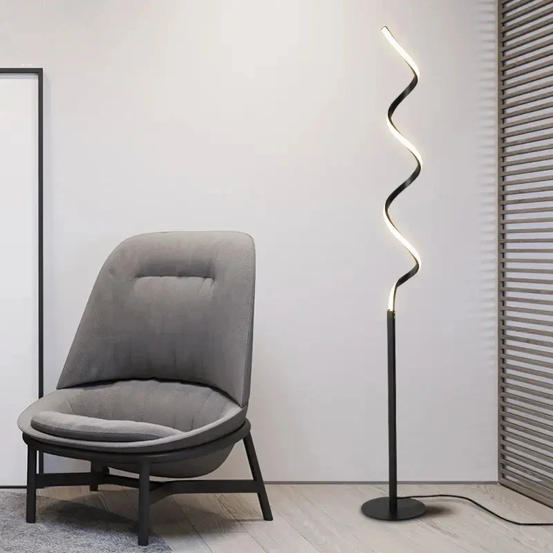 Elegante Retro-Stehlampe aus patiniertem Eisen – Bellatrix