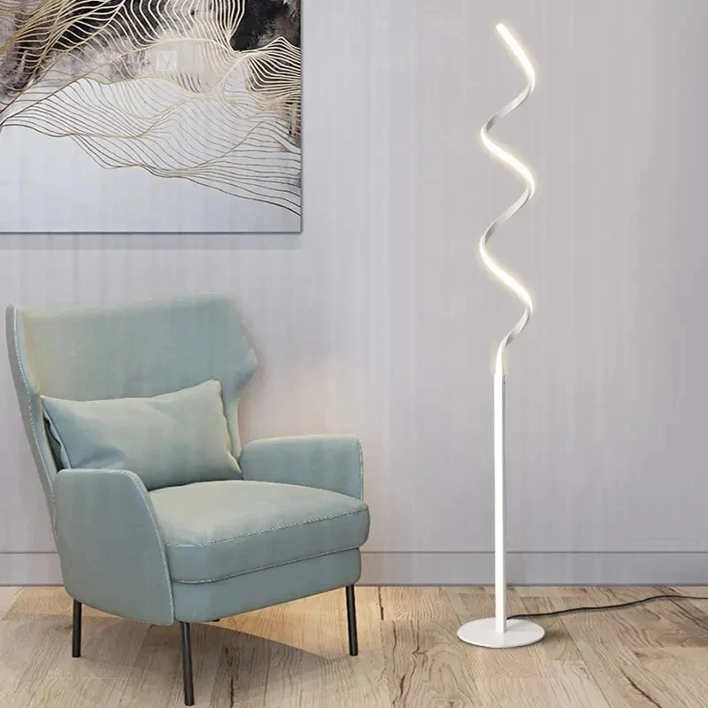 Elegante Retro-Stehlampe aus patiniertem Eisen – Bellatrix