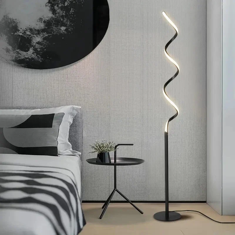 Elegante Retro-Stehlampe aus patiniertem Eisen – Bellatrix