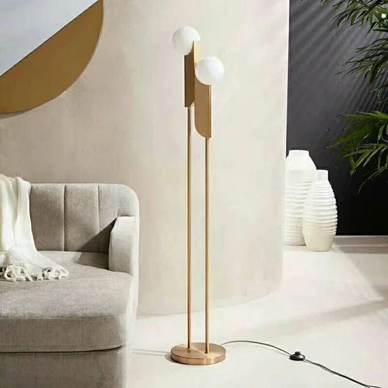 Moderne Glas-Stehlampe mit eleganter Luxus-Atmosphäre – Reveria