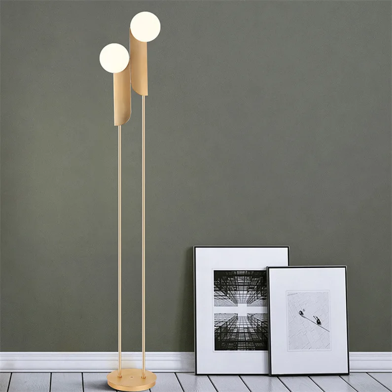 Moderne Glas-Stehlampe mit eleganter Luxus-Atmosphäre – Reveria