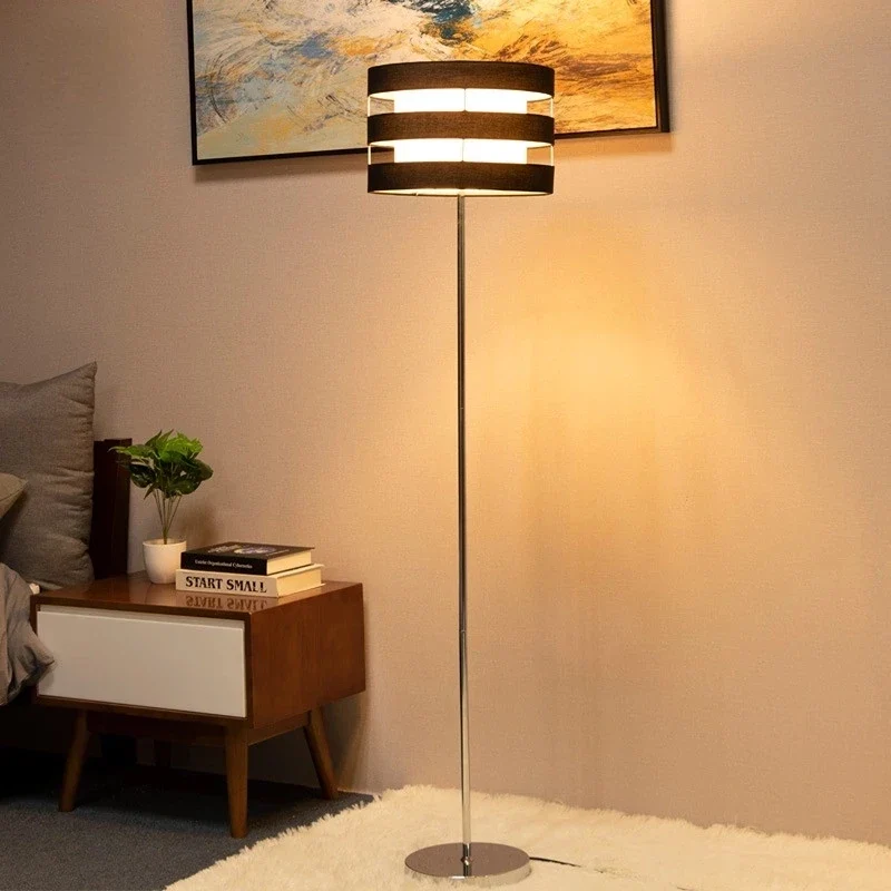 Moderne Stehlampe mit matter Oberfläche im zeitlosen Stil – Astoria
