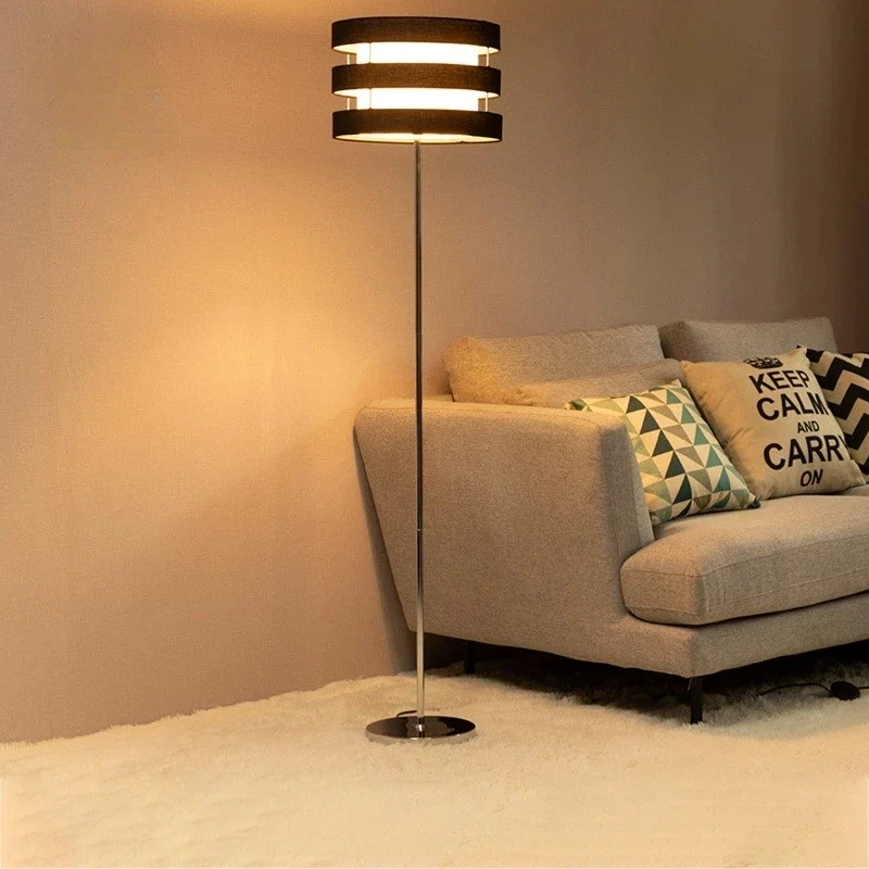Moderne Stehlampe mit matter Oberfläche im zeitlosen Stil – Astoria