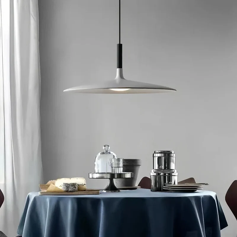 Moderne LED Pendelleuchte im UFO-Design für Esszimmer