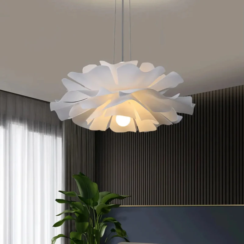 Weiße moderne Pendelleuchte in Blumenform für Esszimmer und Wohnzimmer