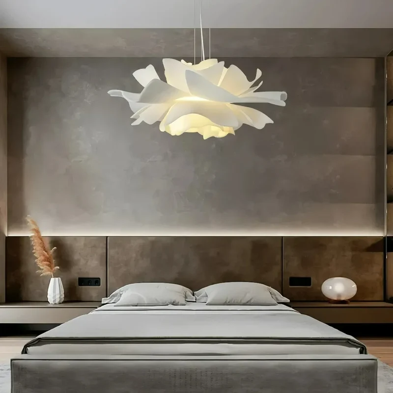 Weiße moderne Pendelleuchte in Blumenform für Esszimmer und Wohnzimmer