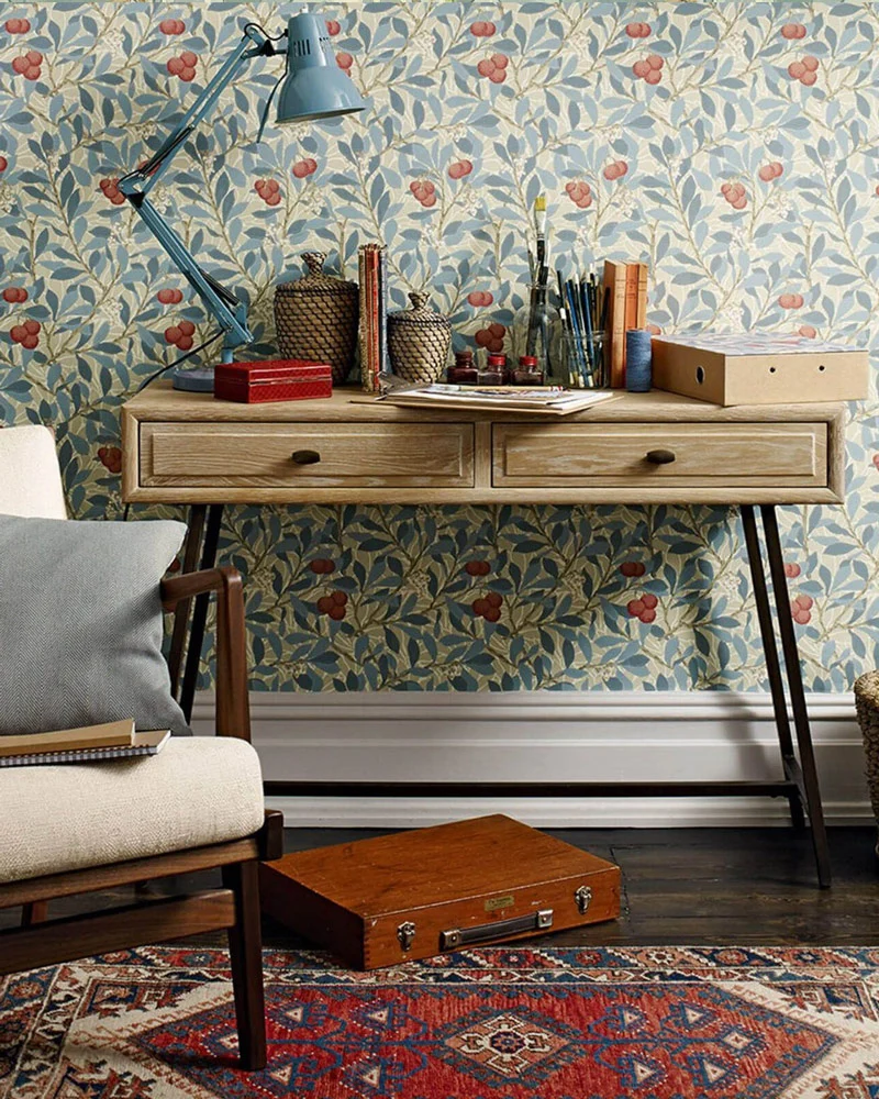 William Morris & Co. Tapet - Arbutus Blue/Pink