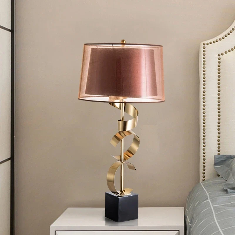 Elegante und minimalistische LED-Tischlampe im modernen Stil – Aéra
