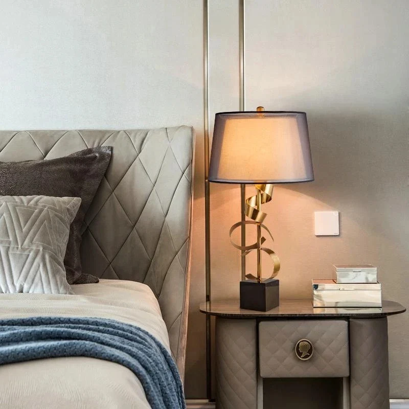 Elegante und minimalistische LED-Tischlampe im modernen Stil – Aéra
