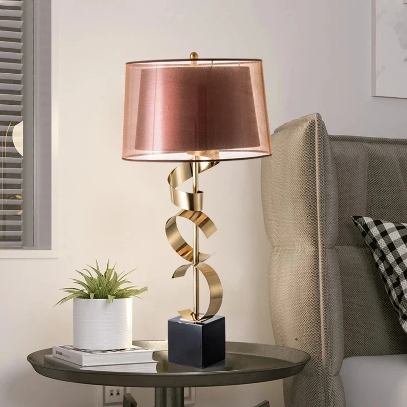 Elegante und minimalistische LED-Tischlampe im modernen Stil – Aéra