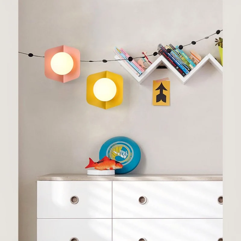 Skandinavische Morandi Wandleuchte in Kugelform