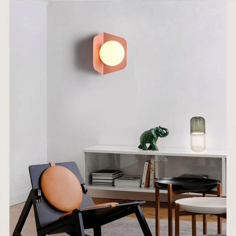 Skandinavische Morandi Wandleuchte in Kugelform