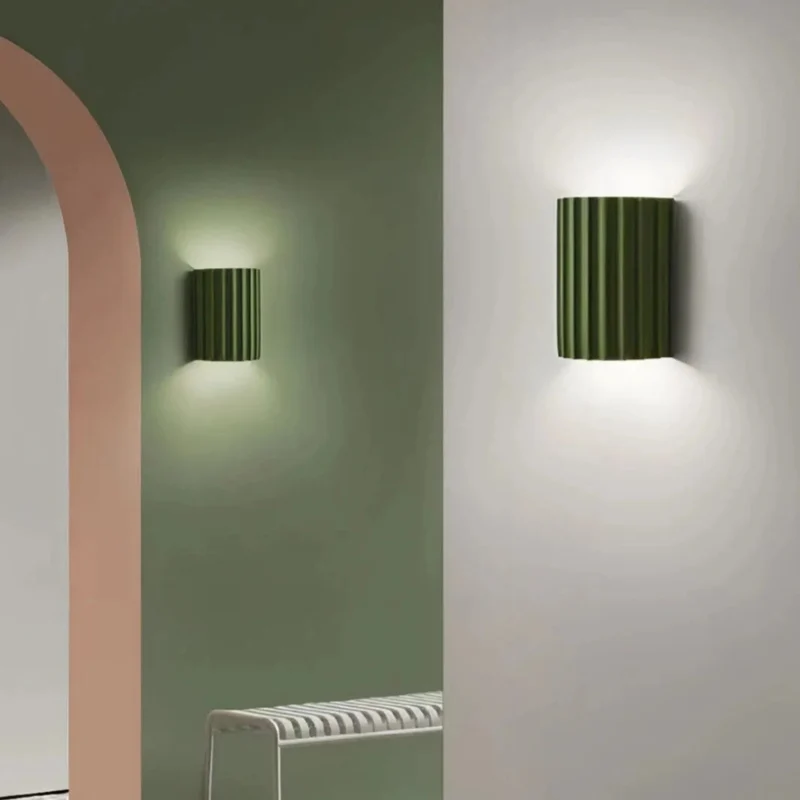 LED Wandleuchte Up & Down im skandinavischen Stil für das Esszimmer